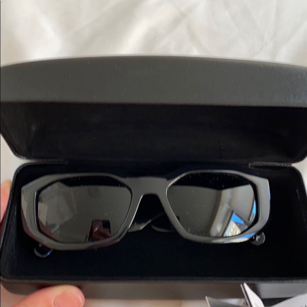 NEVER WORN NEW VERSACE SUNGLASSES